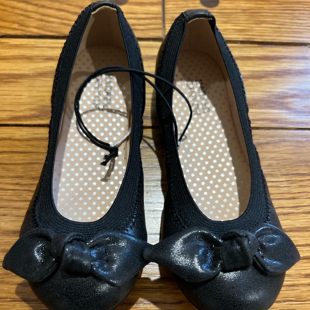 Black ballet flats